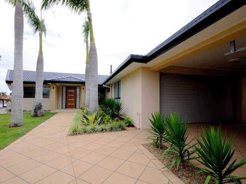 52 Rumrunner Street, Mermaid Waters QLD 4218