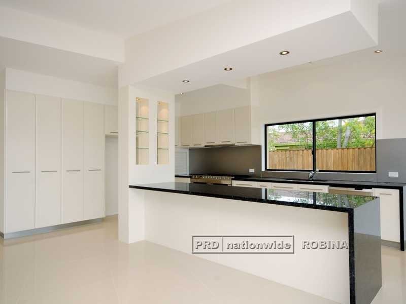 52 Rumrunner Street, Mermaid Waters QLD 4218