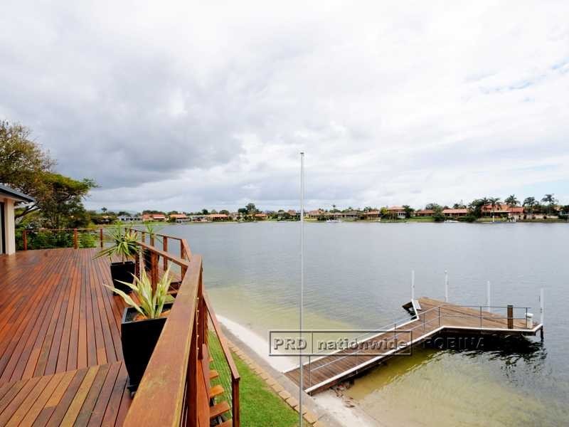 52 Rumrunner Street, Mermaid Waters QLD 4218