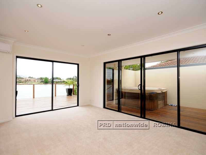 52 Rumrunner Street, Mermaid Waters QLD 4218