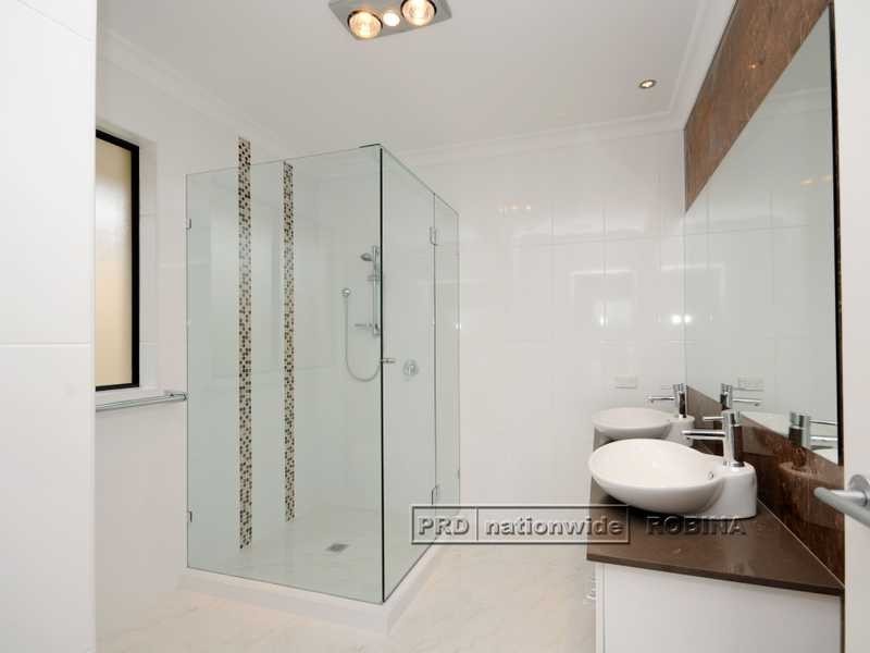 52 Rumrunner Street, Mermaid Waters QLD 4218