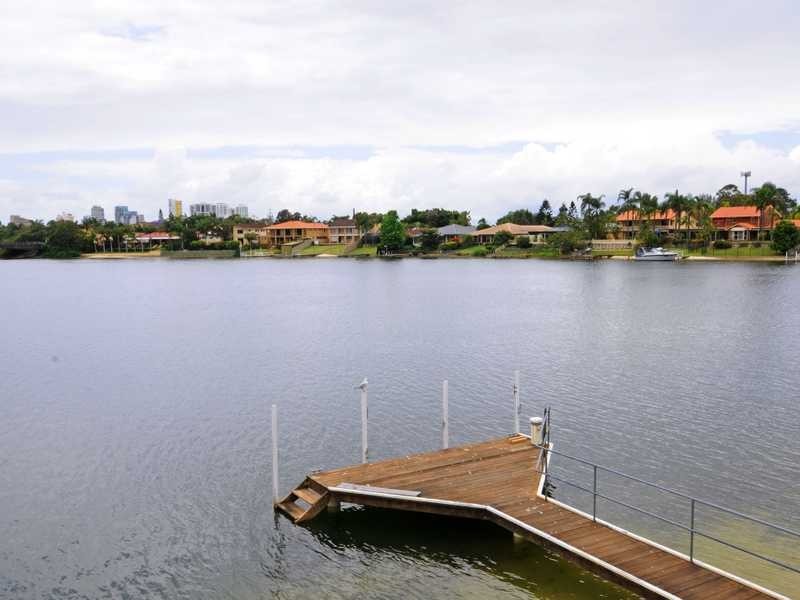 52 Rumrunner Street, Mermaid Waters QLD 4218