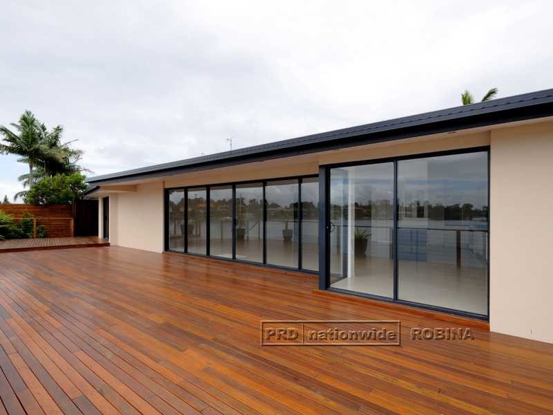 52 Rumrunner Street, Mermaid Waters QLD 4218