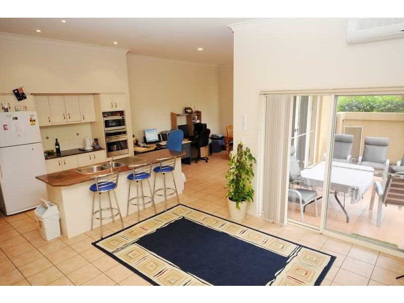 Unit 1/28 Riverwood Drive, Ashmore QLD 4214