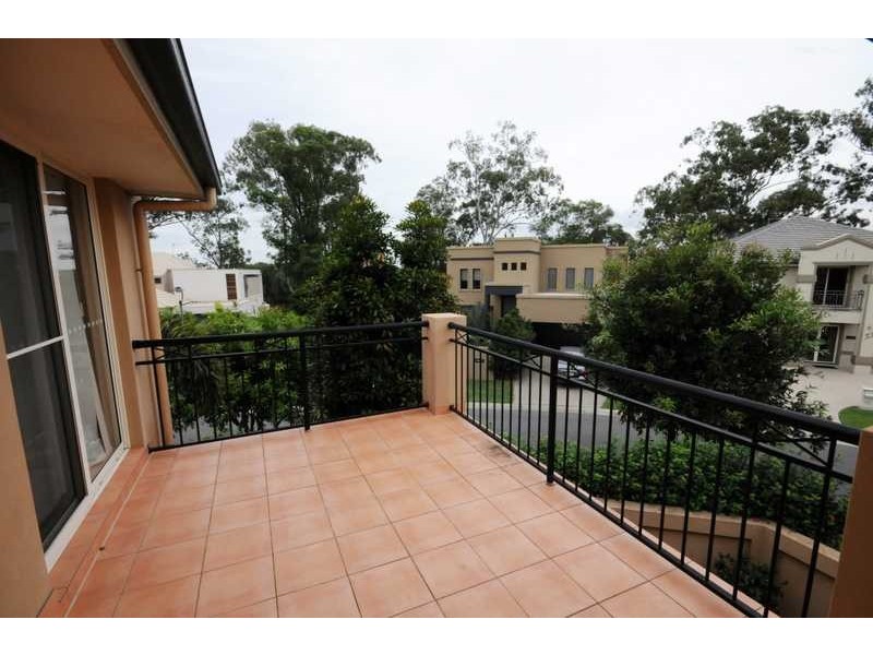 Unit 1/28 Riverwood Drive, Ashmore QLD 4214