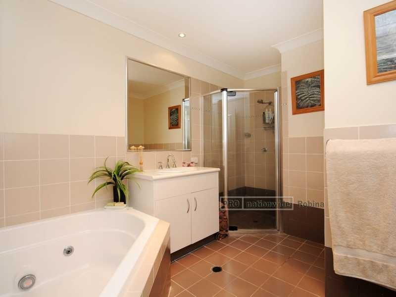 Unit 4/8 Kodiak Drive, Varsity Lakes QLD 4227