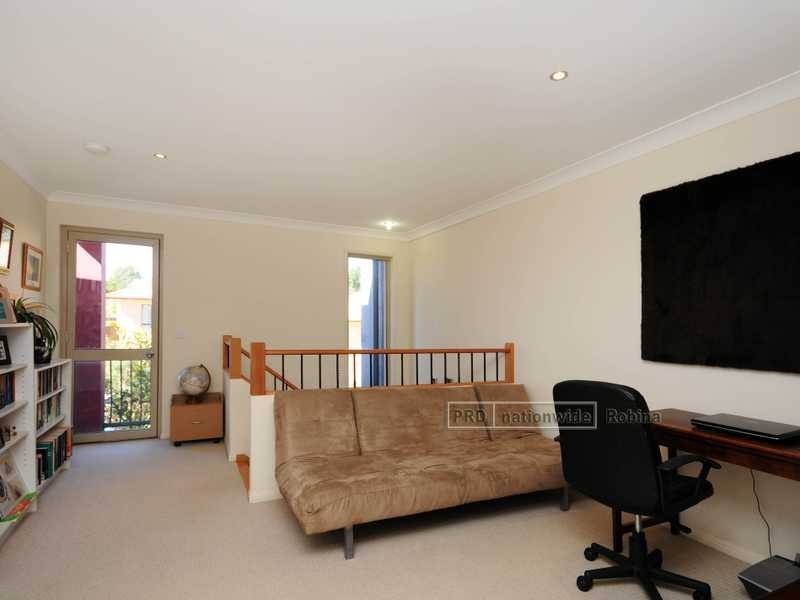 Unit 4/8 Kodiak Drive, Varsity Lakes QLD 4227