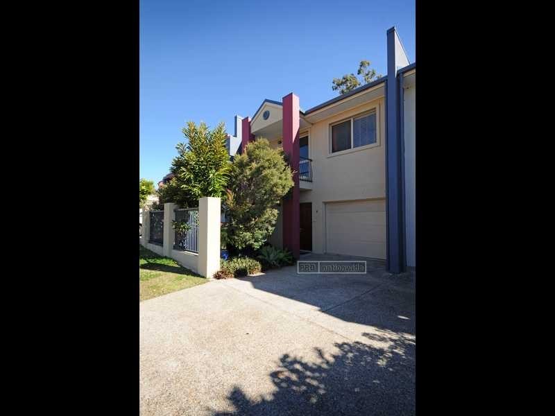 Unit 4/8 Kodiak Drive, Varsity Lakes QLD 4227