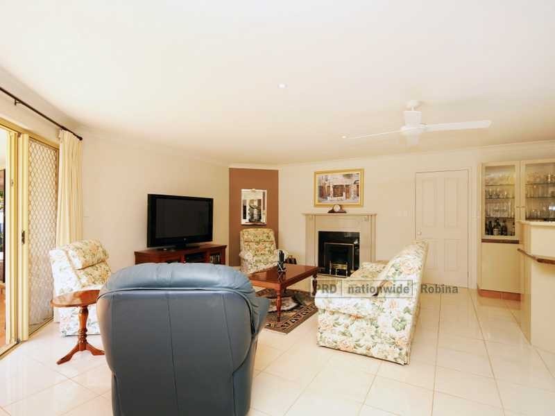122 Swanton Drive, Mudgeeraba QLD 4213