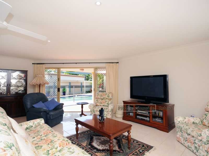 122 Swanton Drive, Mudgeeraba QLD 4213