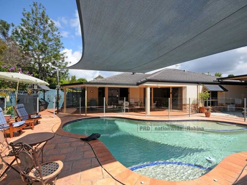 122 Swanton Drive, Mudgeeraba QLD 4213