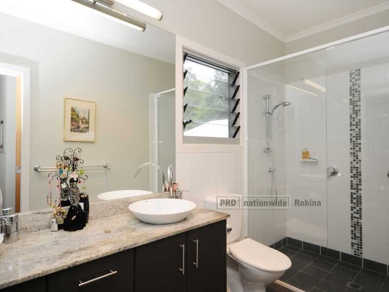 18 Observatory Drive, Reedy Creek QLD 4227