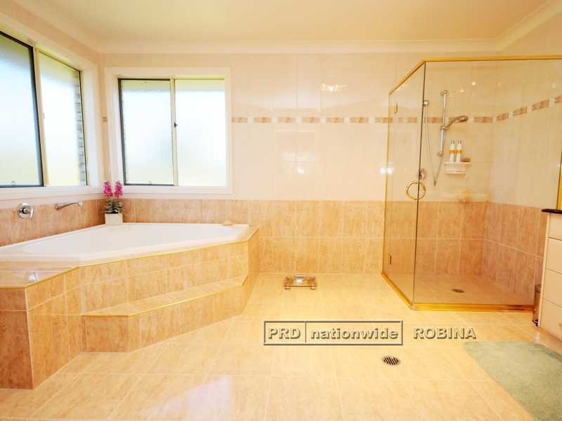 21 Silvermaple Street, Robina QLD 4226