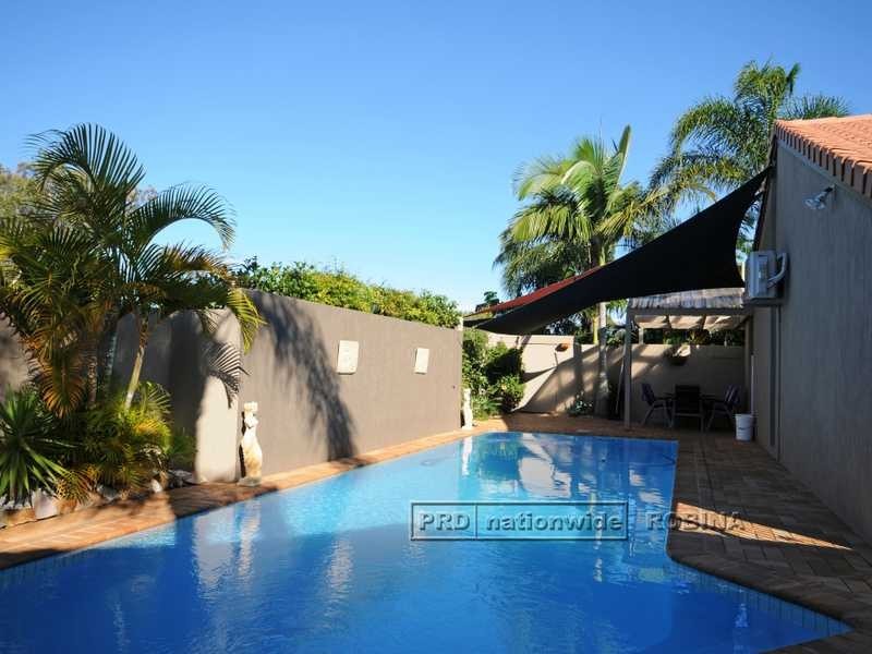 2 Salamander Court, Mermaid Waters QLD 4218