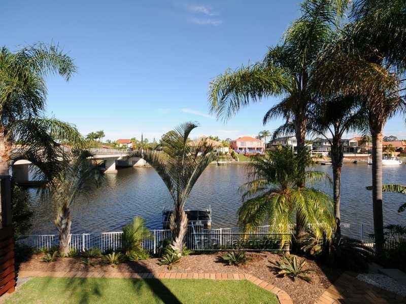 2 Salamander Court, Mermaid Waters QLD 4218