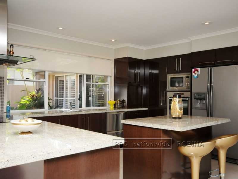 2 Salamander Court, Mermaid Waters QLD 4218