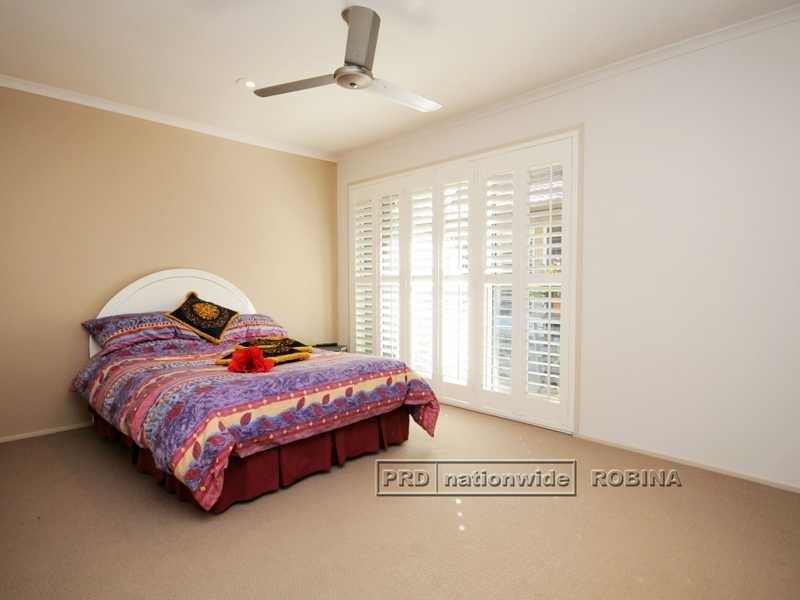 2 Salamander Court, Mermaid Waters QLD 4218