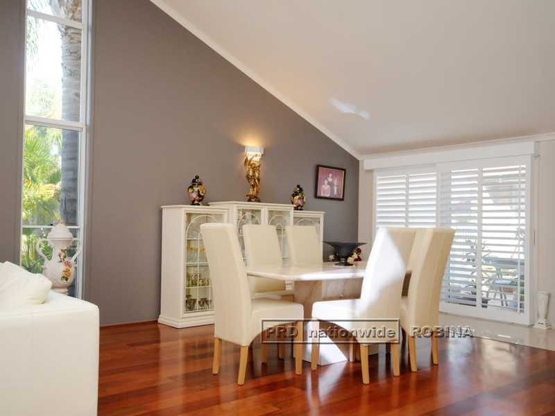 2 Salamander Court, Mermaid Waters QLD 4218