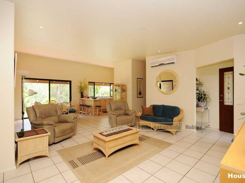 8 Gidya Rd, Mudgeeraba QLD 4213