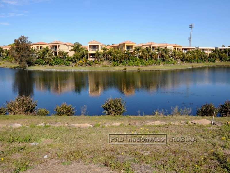 Unit 4/145 Palm Meadows Drive, Carrara QLD 4211