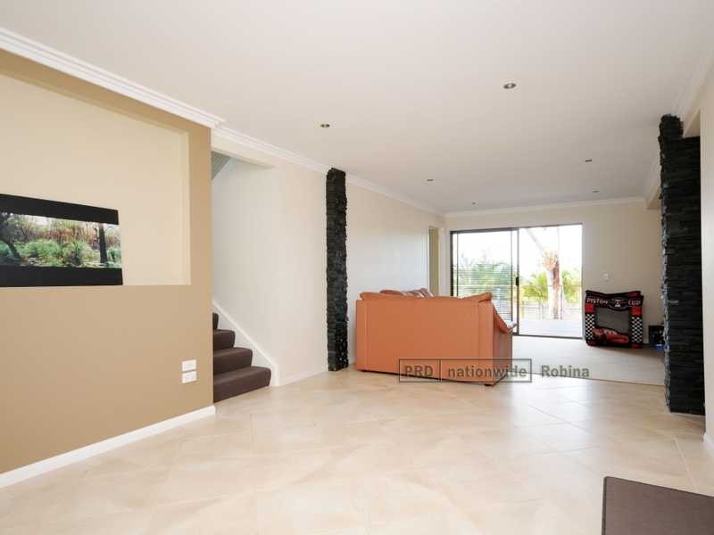 8 Baileys Rd, Tallai QLD 4213