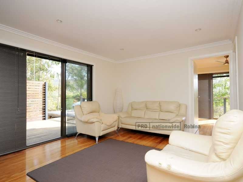 8 Baileys Rd, Tallai QLD 4213