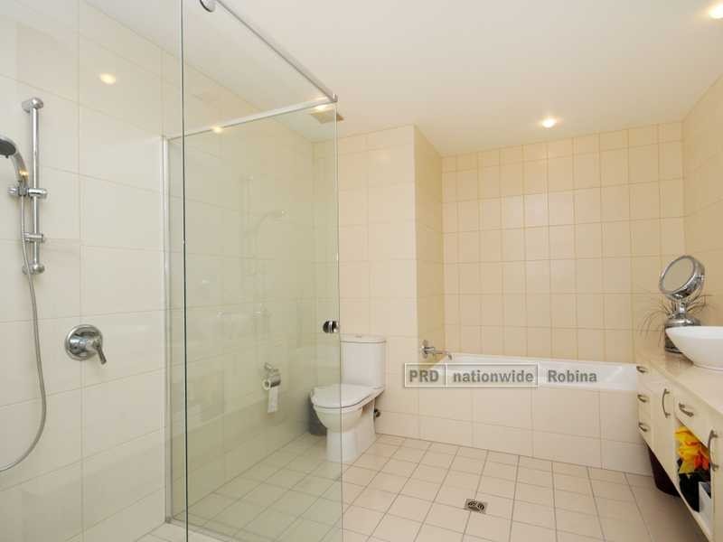 Unit 20/34 Riverwalk Avenue, Robina QLD 4226