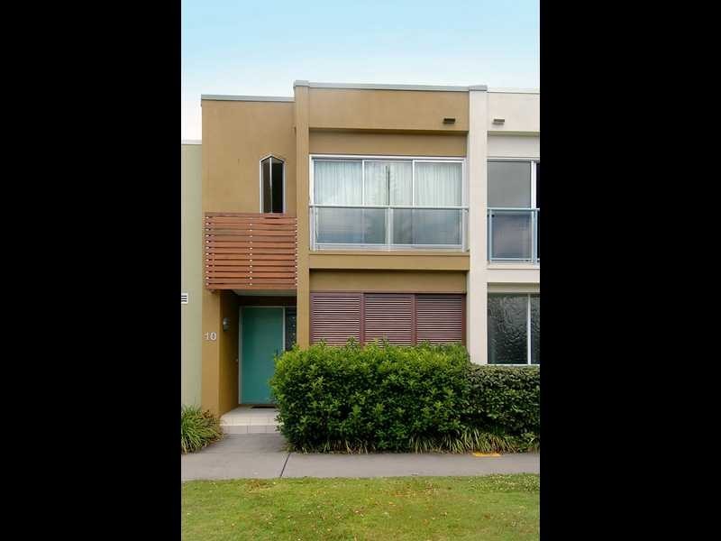 10 Lader Terrace, Varsity Lakes QLD 4227