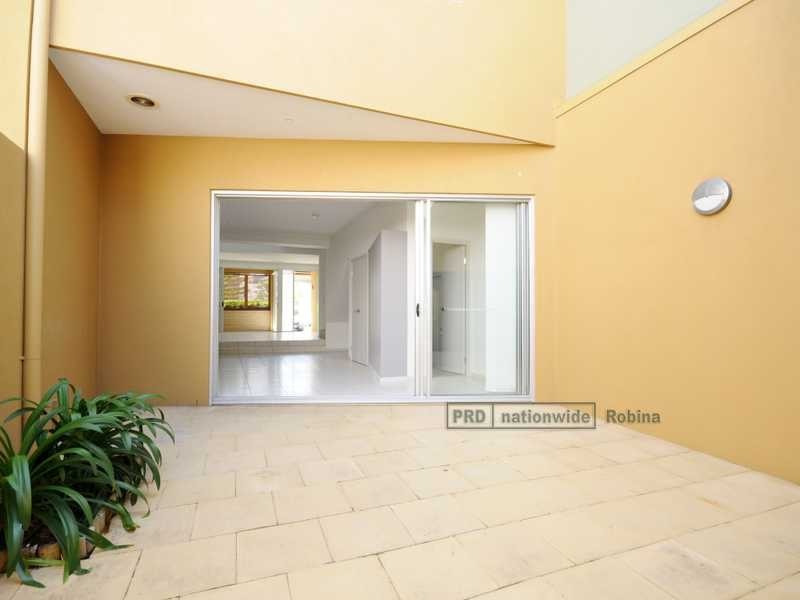 10 Lader Terrace, Varsity Lakes QLD 4227