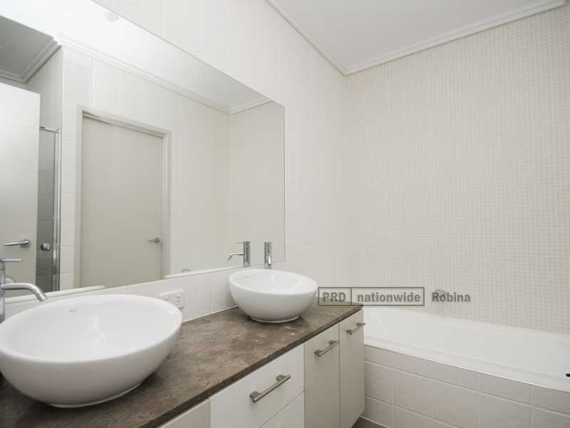 10 Lader Terrace, Varsity Lakes QLD 4227