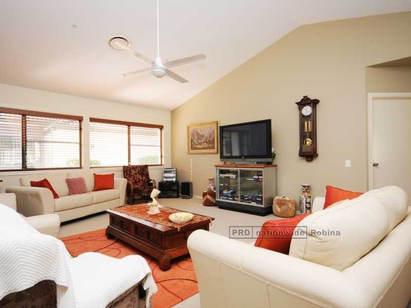 14 Northpoint Close, Robina QLD 4226