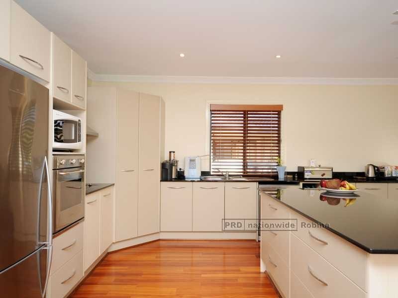 14 Northpoint Close, Robina QLD 4226