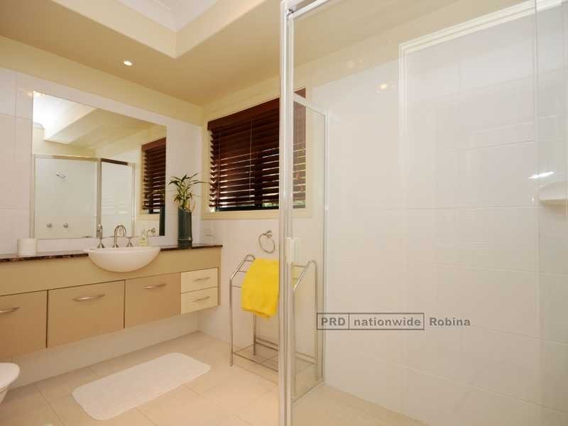 14 Northpoint Close, Robina QLD 4226