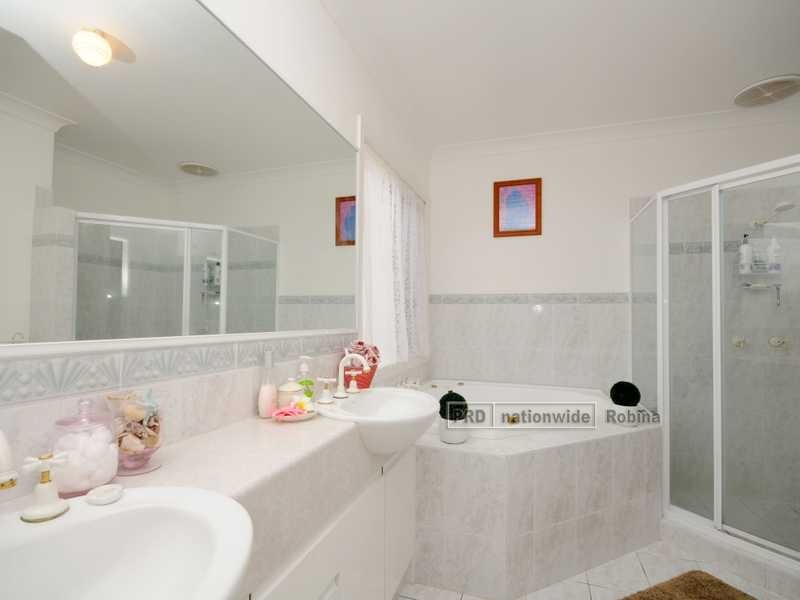 20 Massachusetts Court, Varsity Lakes QLD 4227