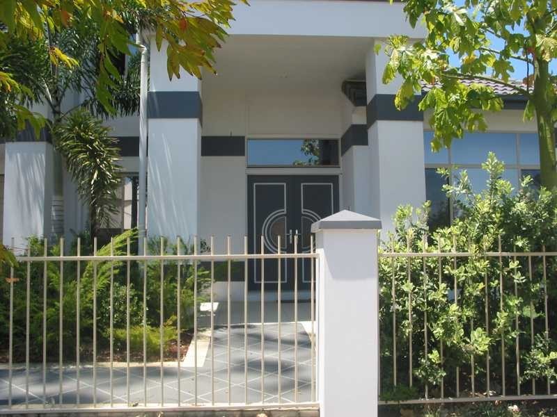 1 Avellino Drive, Varsity Lakes QLD 4227