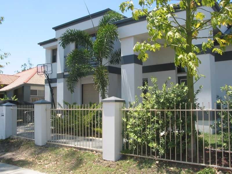 1 Avellino Drive, Varsity Lakes QLD 4227