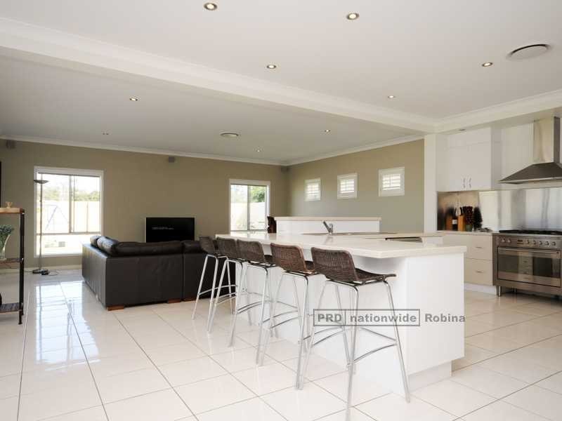 19 Heights Drive, Robina QLD 4226