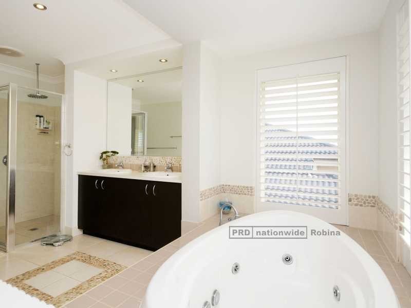 19 Heights Drive, Robina QLD 4226