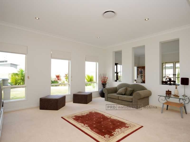 19 Heights Drive, Robina QLD 4226