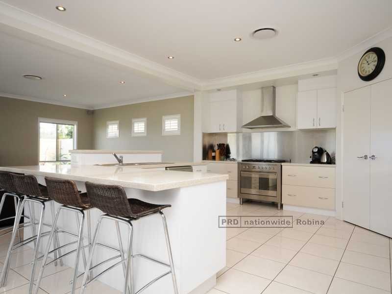 19 Heights Drive, Robina QLD 4226