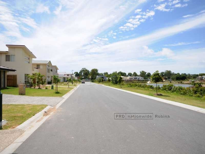 10 Marks Drive, Varsity Lakes QLD 4227