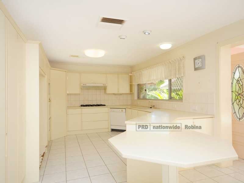 6 Woodvale Drive, Tallai QLD 4213