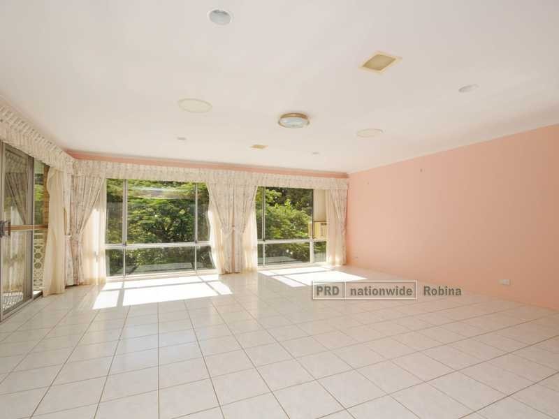 6 Woodvale Drive, Tallai QLD 4213