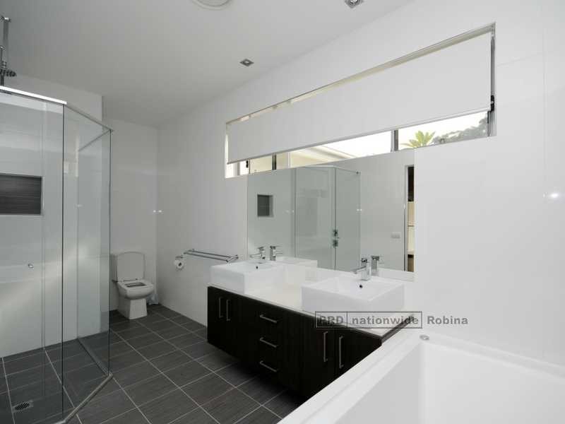 9 Skyburnett Street, Reedy Creek QLD 4227