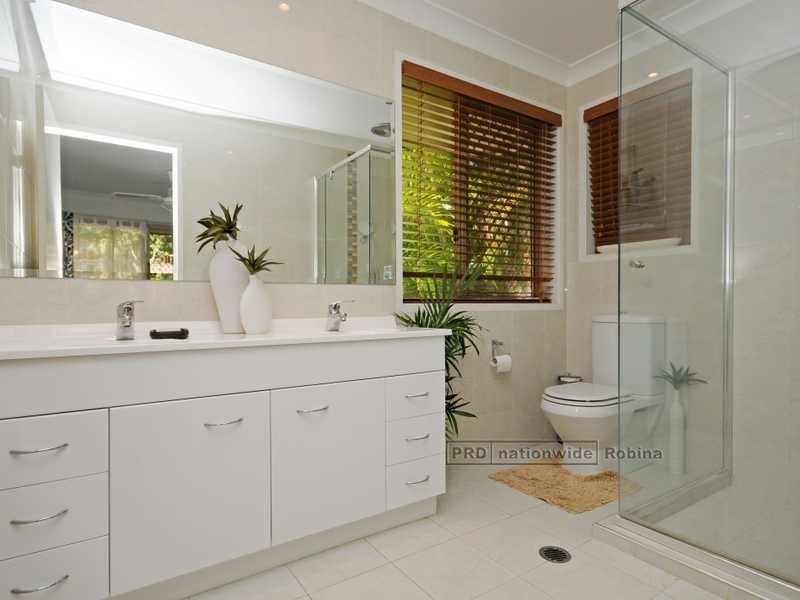 7 Waitara Place, Robina QLD 4226