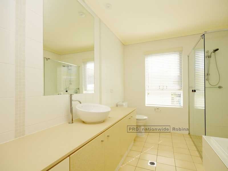 12 Lader Terrace, Varsity Lakes QLD 4227