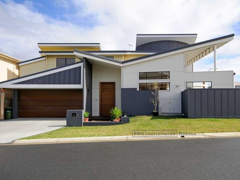 47 Azzurra Drive, Varsity Lakes QLD 4227