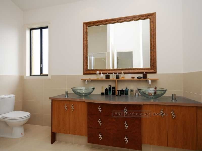 47 Azzurra Drive, Varsity Lakes QLD 4227