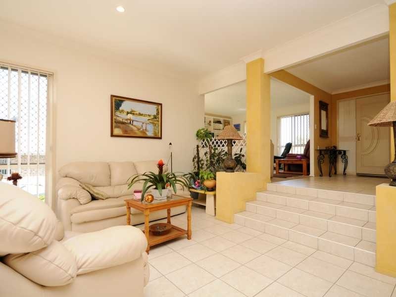 3 Parklane Place, Highland Park QLD 4211