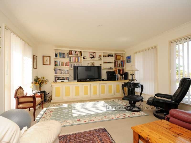 3 Parklane Place, Highland Park QLD 4211